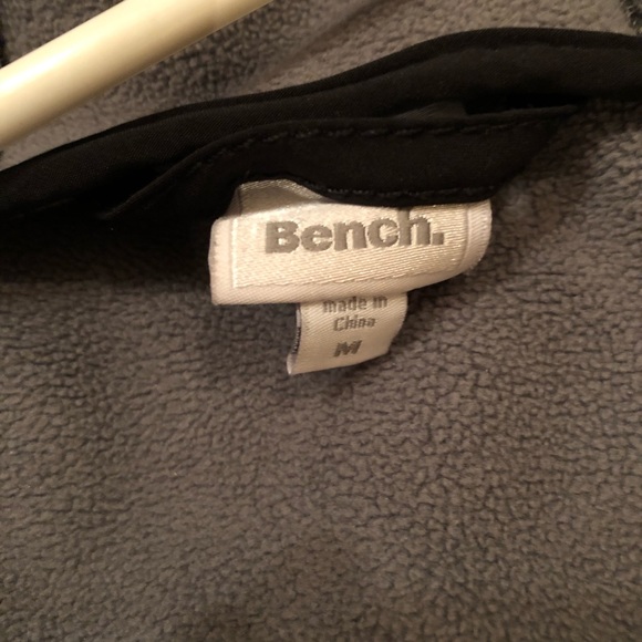 Bench - black coat - Picture 2 of 4